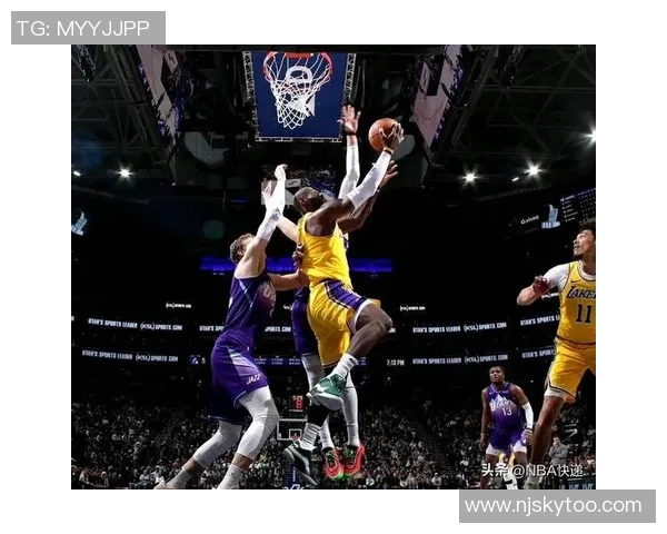 火箭与勇士西部决赛第五场激战回顾与精彩瞬间分析